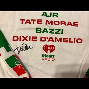 DIXIE D’AMELIO SIGNED JINGLEBALL CONCERT TSHIRT SIZE M